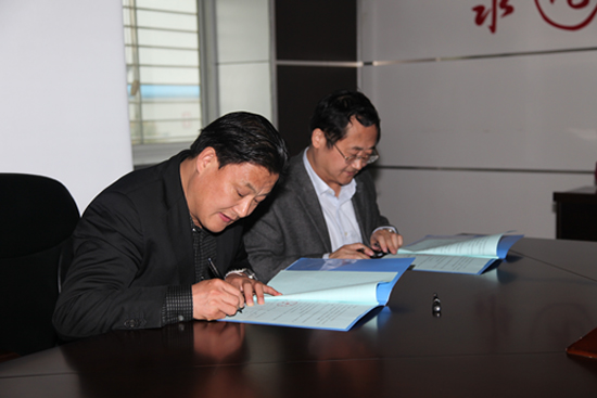 校(xiào)企合作(zuò)新聞稿(gao) 2014.4.24-1128副本.jpg